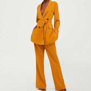 BLOGGER'S FAVORITE! 🤩  ZARA MUSTARD YELLOW SUIT